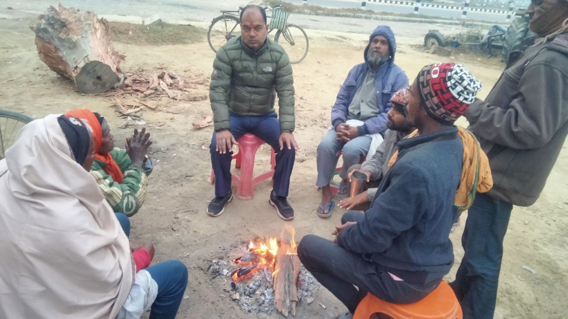 जाँडोमा आगो ताप्दै